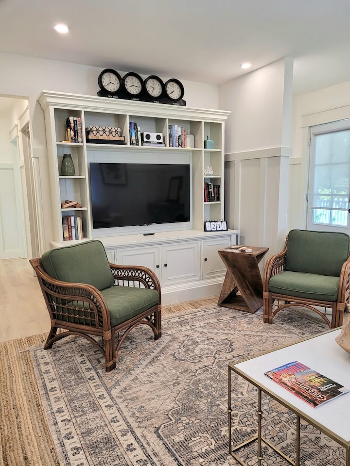 The Beehive Cottage Newburgh 2bdrm - Newburgh, IN