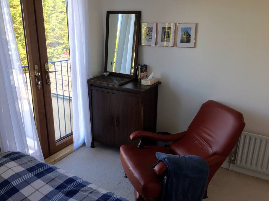 Chaise, mirror & storage space