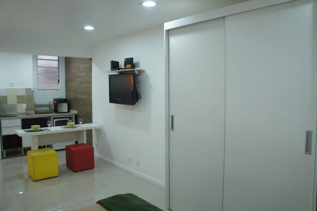 FOTO 3 - Guarda-roupas.