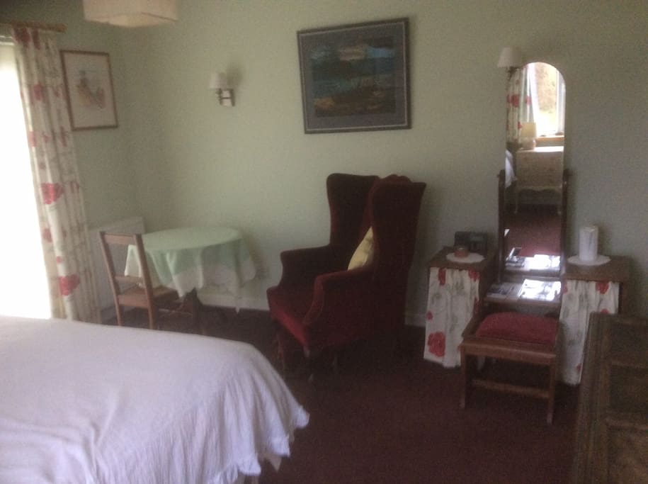 Sitting area with own outside entrance to room
