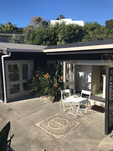Modern 2 Bedroom Apartment, Mellons Bay