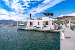 Luxury+Houseboat+Experience+on+Lake+Chelan