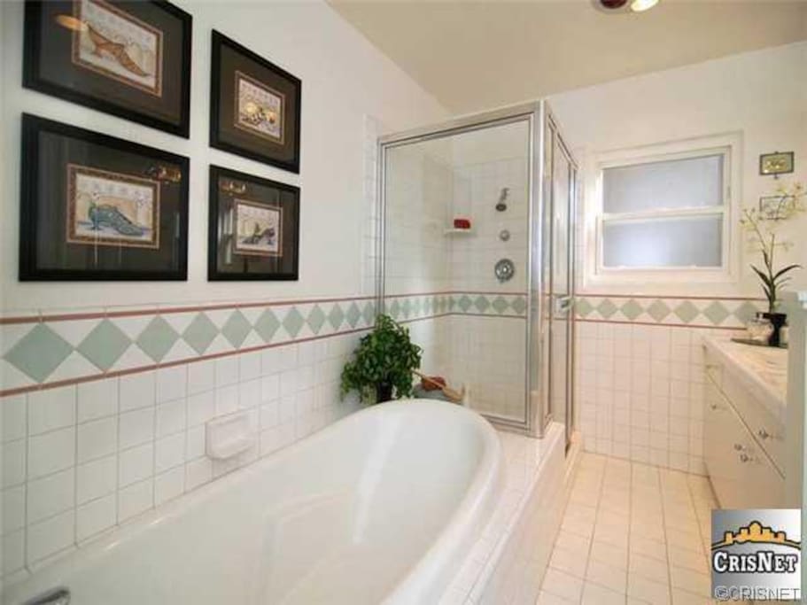 Soaking Tub, Dual sink vanity