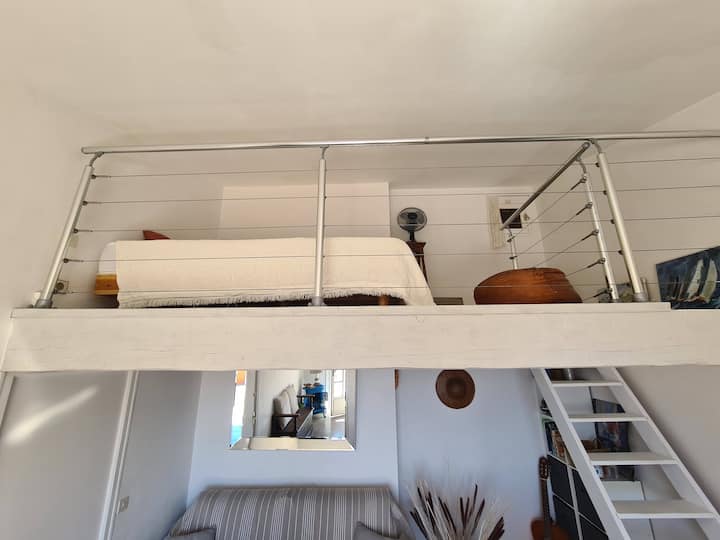 Mtazamo wa Mezzanine kutoka chini