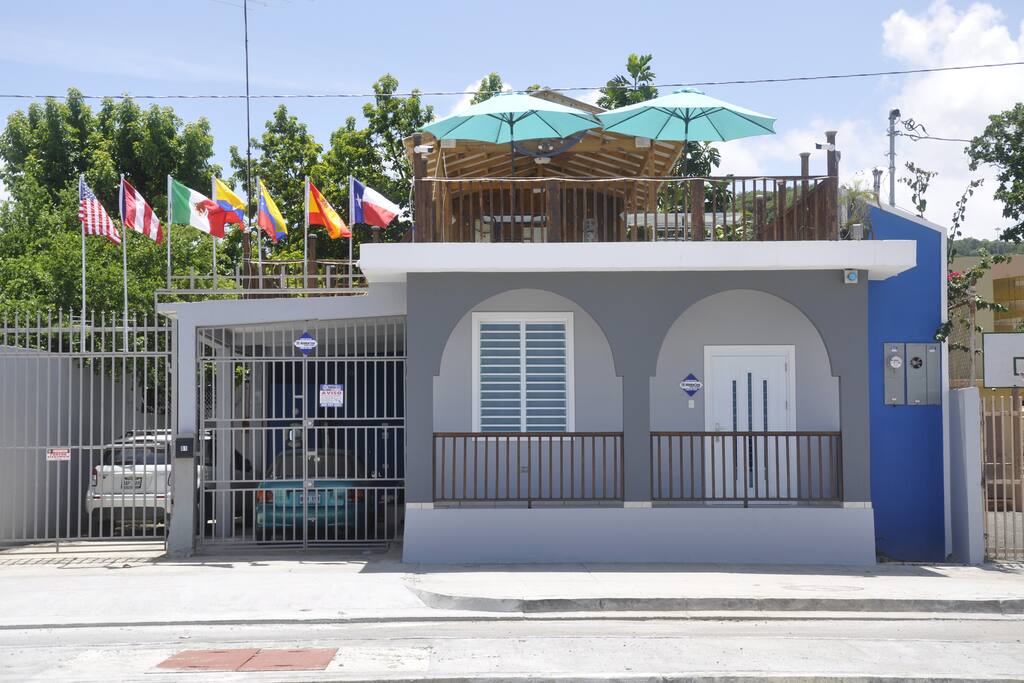 Before Hurricane, July 2017
Street Level: Frontal View