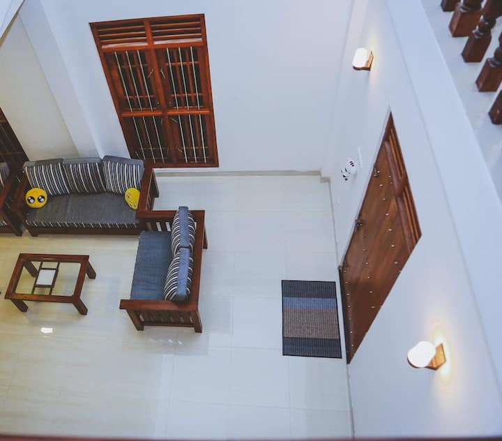 Private Ground Floor Retreat With 3br & Pool - Mirissa