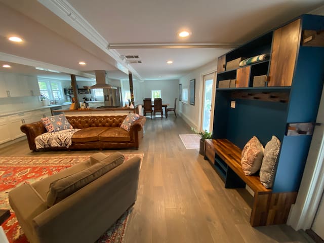 Fabulous House, walk downtown!