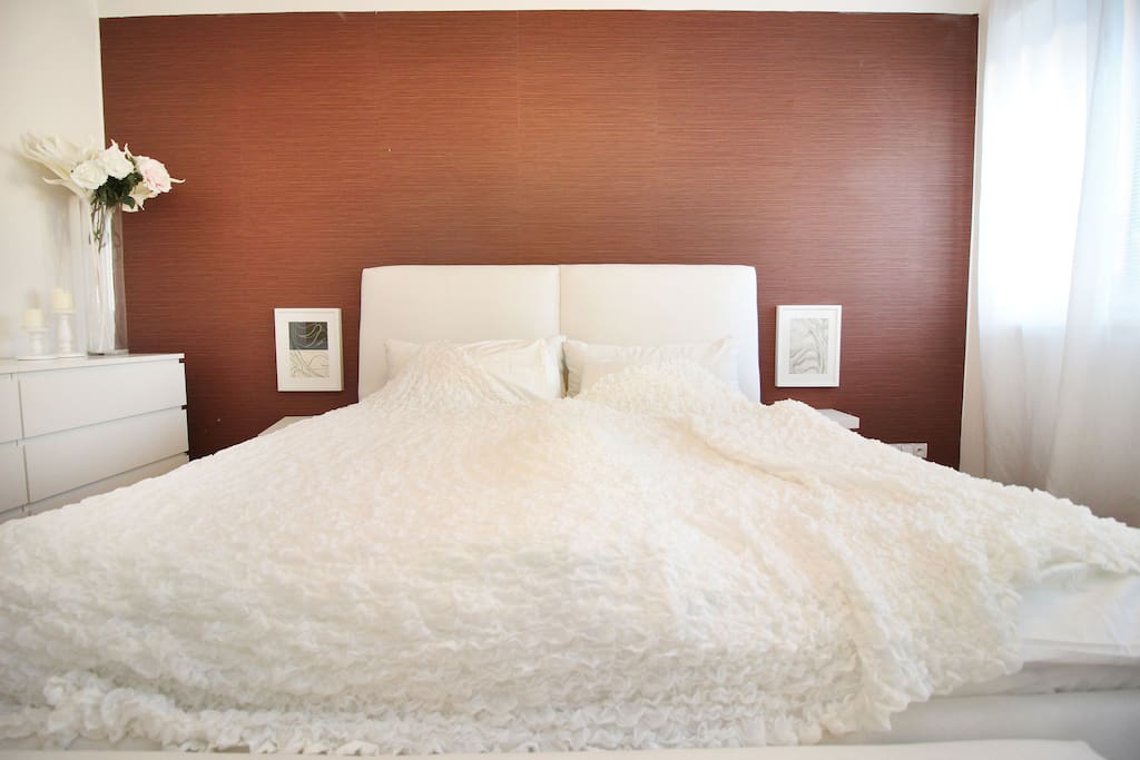 180x200 comfortable bed