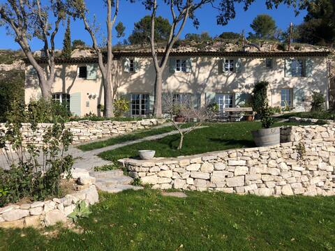 Beautiful pool villa near Aix en Provence