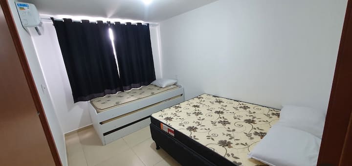 1 ერთადგილიანი საწოლი და 1 ორადგილიანი საწოლი აპარტამენტში