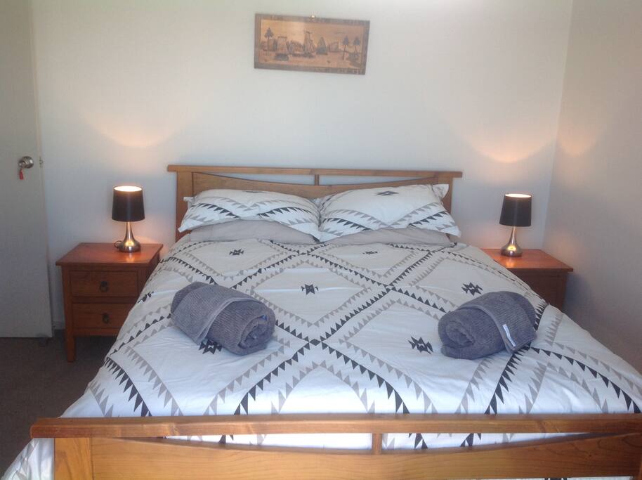 Pukeko Room includes wardrobe, access to upper deck area