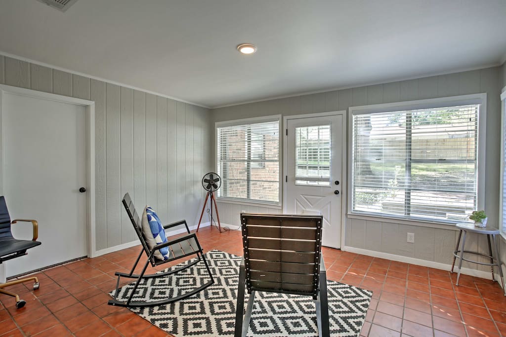 The home offers 2,000 square feet of tastefully appointed space for 10.
