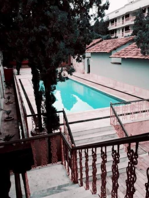 piscina disponível aos hóspedes.