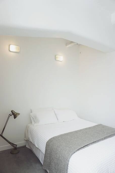 guest room - comfy queen bed