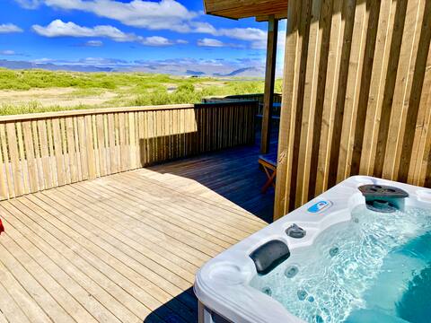 Warm Cottage for 10 with Guest House and HotTub