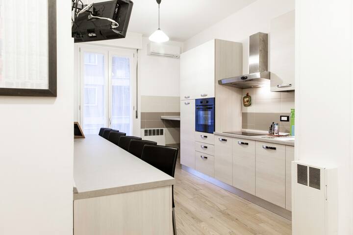 IN FIERA 8: elegant front fair gallery image 5