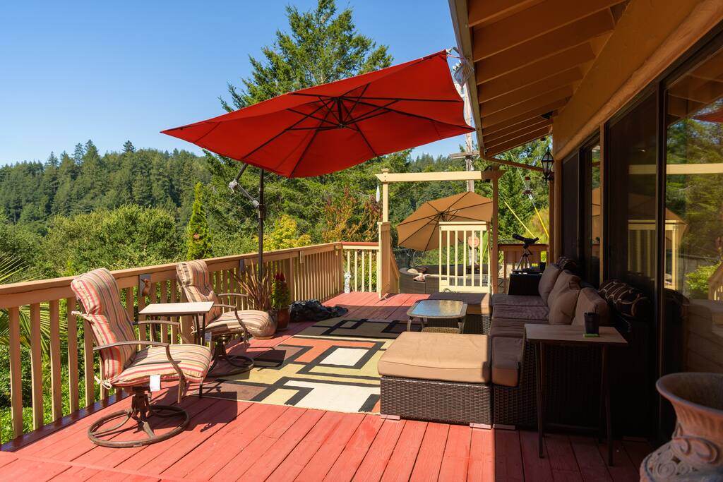 South facing deck - seating for 8 - 10