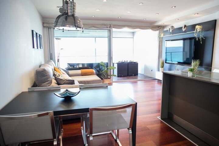 Luxury apartment in front of the sea gallery image 2