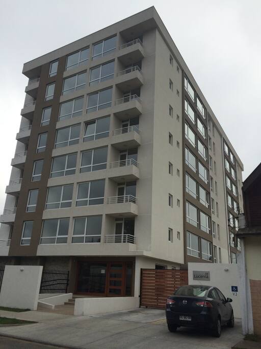 Edificio pequeño, recién entregado