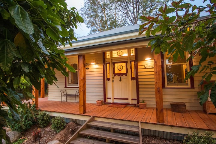 3 Bedroom “olde world” in Lilydale