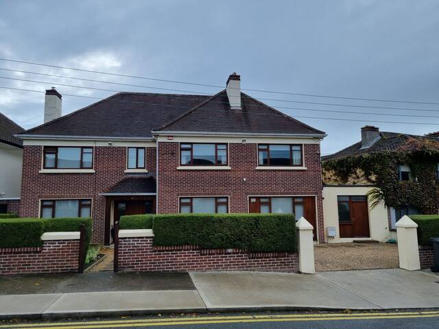 Beautiful spacious 5 bedroom home gallery image 4