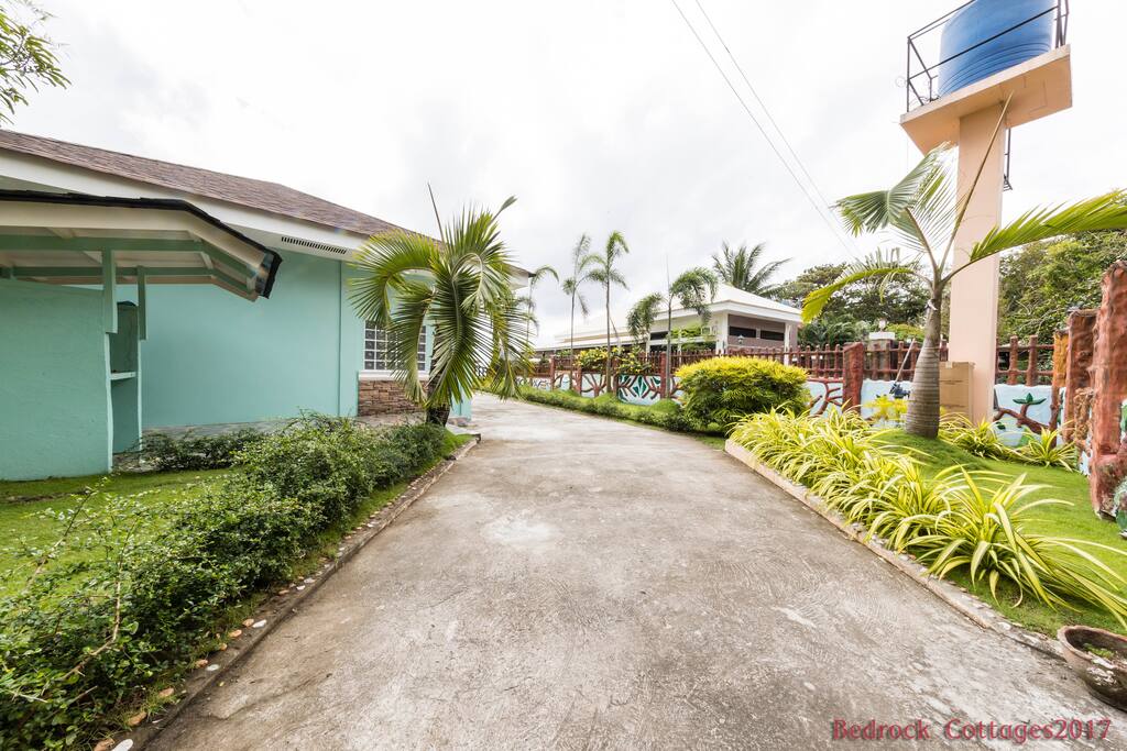 Entrance coming from
The gate of the property