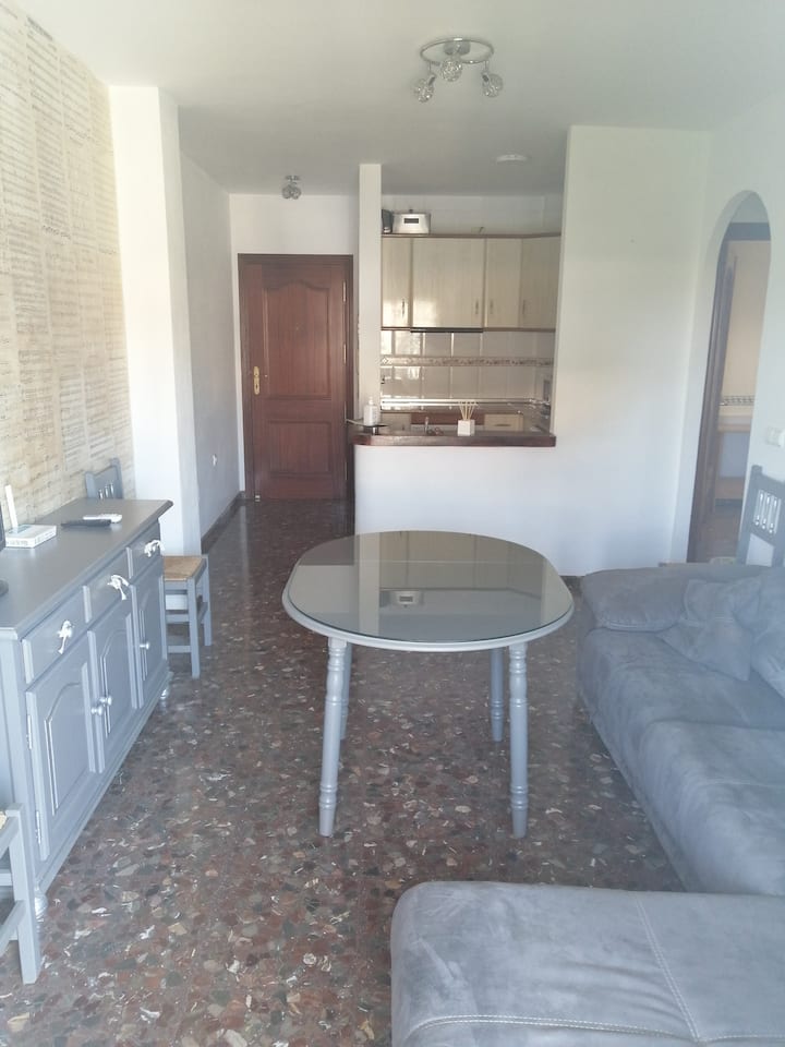 Quiet and cozy apartment 5 minutes from downtown Cazorla, with 2 bedrooms, 1 bathroom, large kitchen-dining balcony and free parking in the surroundings.