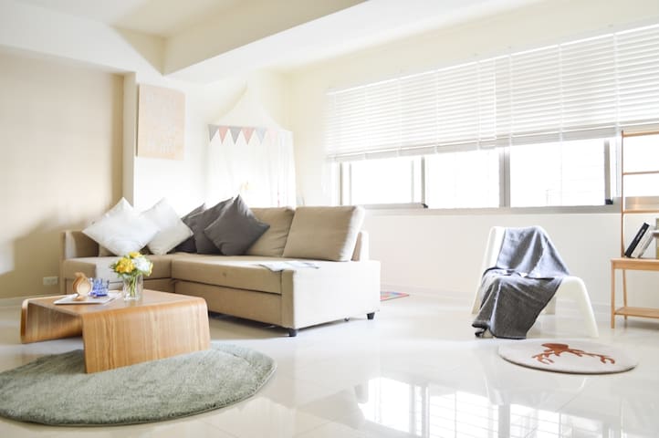 [大安區]超讚房東！日系無印風~東區地鐵3分鐘，忠孝SOGO，誠品，電梯，2套衛浴、嬰兒床、遊戲區。 gallery image 2