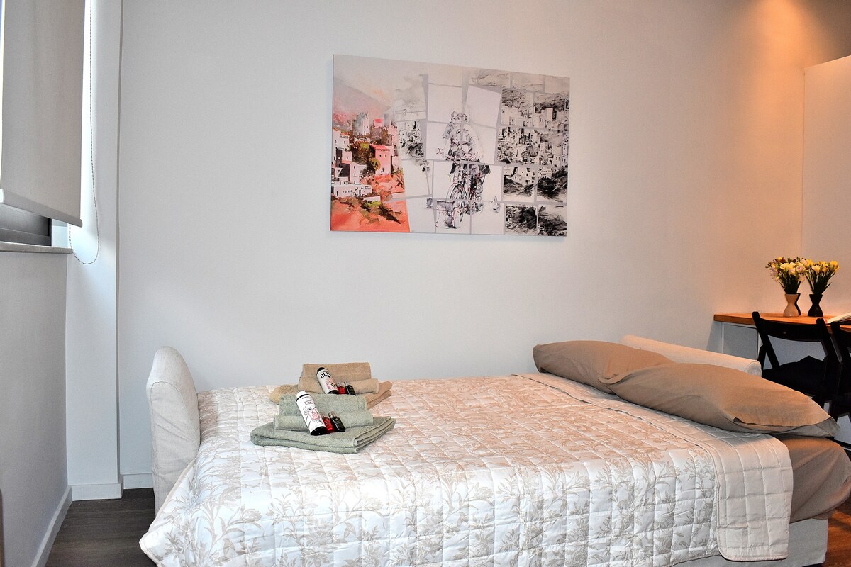 ספה זוגית בסלון