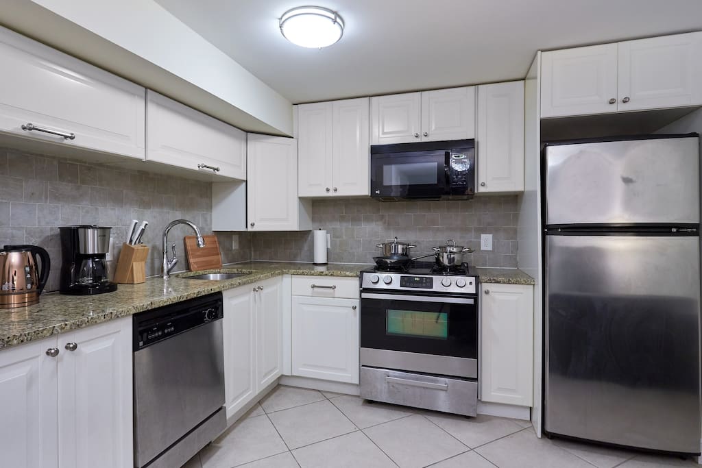 Fully stocked kitchen with coffee maker + coffee!