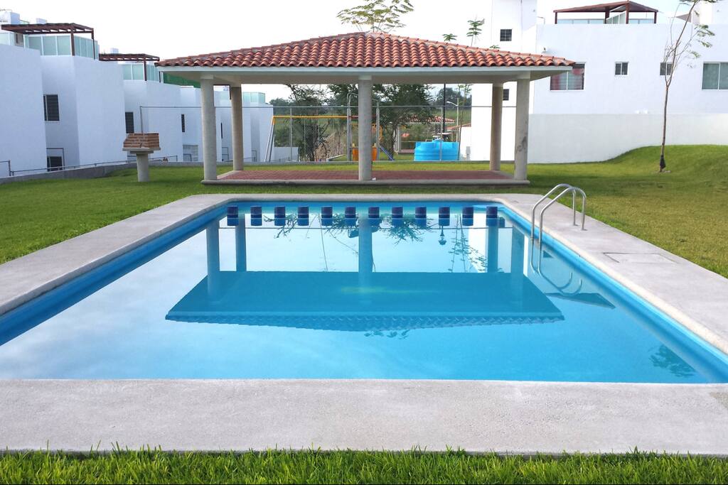 Preciosa Alberca con palapa para eventos