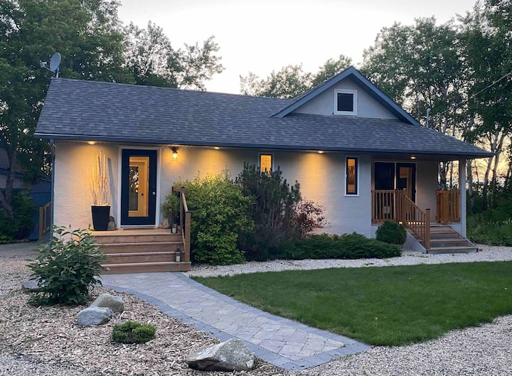 The Nook private cabin w/ loft, hot tub, bunkhouse Cabins for Rent in Onanole, Manitoba