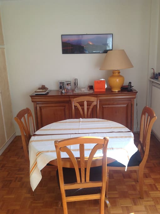 Dinning room can be expanded for 6 persons