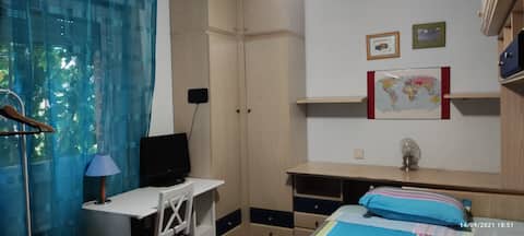 Double room with king bed, TV and WiFi