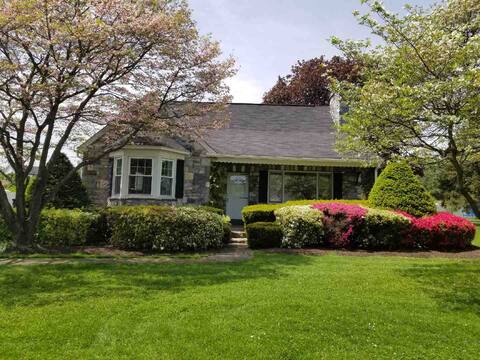The Stone Cottage at Black Rock