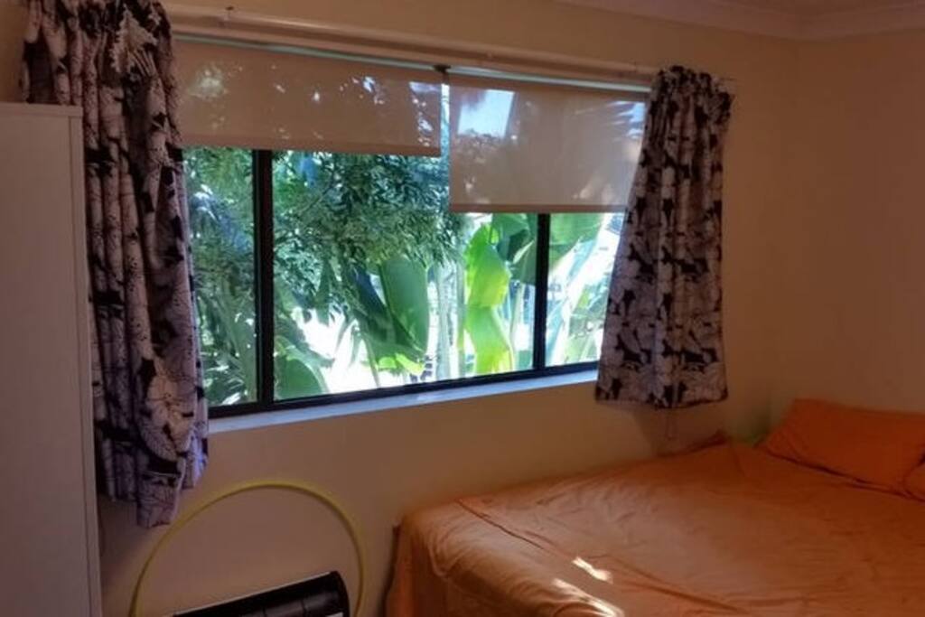 Bedroom (Guest room)