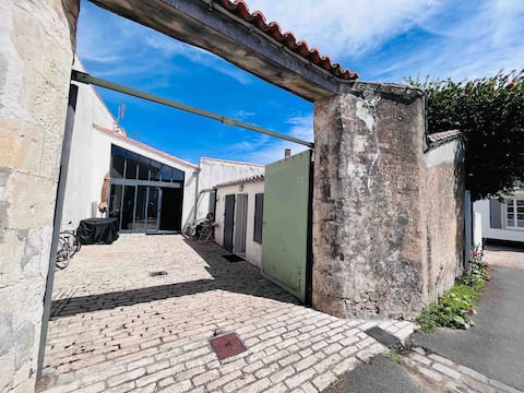 Propriété Airbnb réussie: Nice house in the village center. à La Flotte