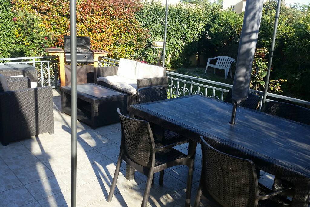 barbecue, salon de jardin