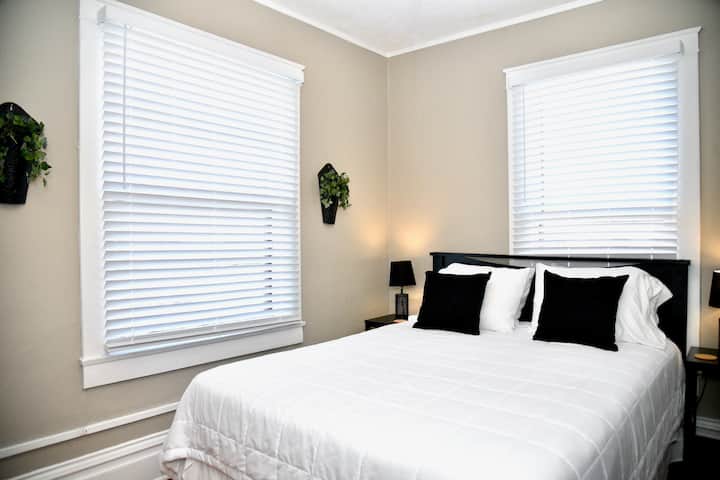 Bedroom #1 queen bed (2nd floor/upstairs)