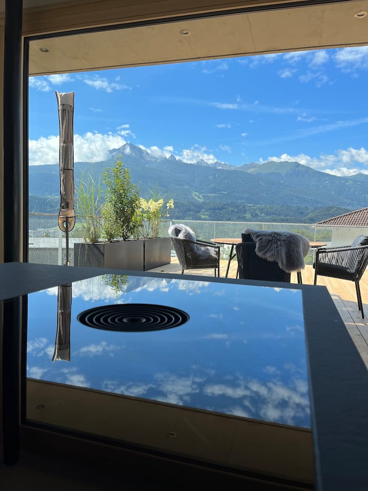 Exclusive sunny roof terrace apartment with mountain views