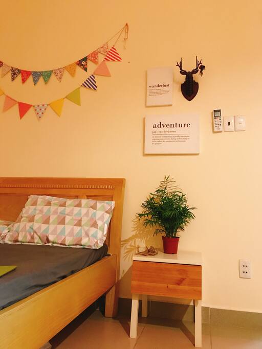And the tiny wooden deer head shines :)