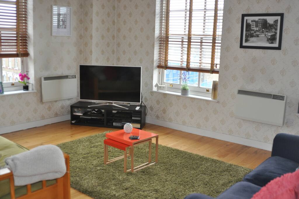 Spacious living room