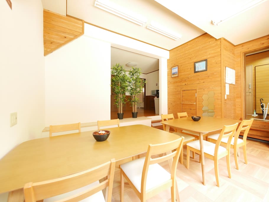 Living room (common area)