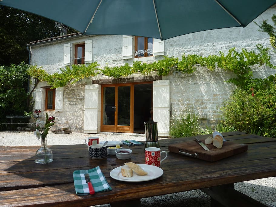 Breakfast in the sun!