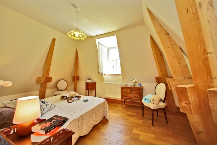 Dhomë dyshe me banjo