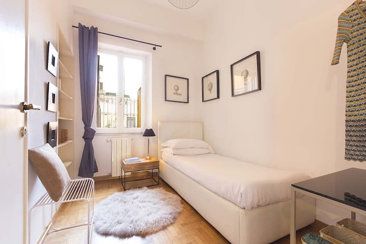 Dovolenkový apartmán s tromi spálňami v blízkosti nákupnej ulice Condotti - jednolôžková spálňa
