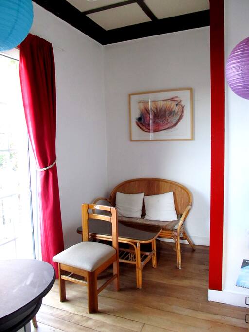 Espacio con balcón