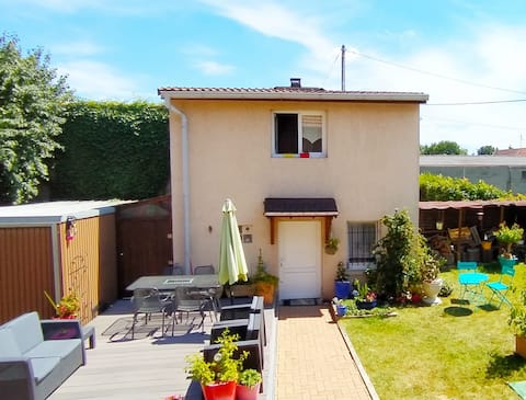 Annonce Airbnb populaire: Independent Maisonnette. à Mulhouse