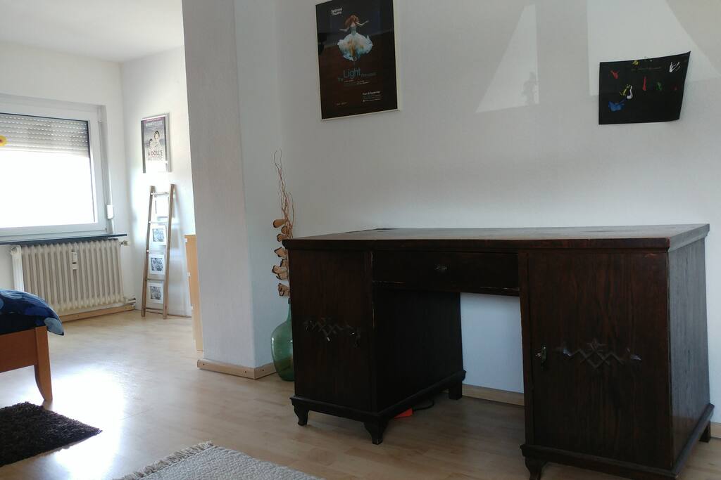 Schreibtisch