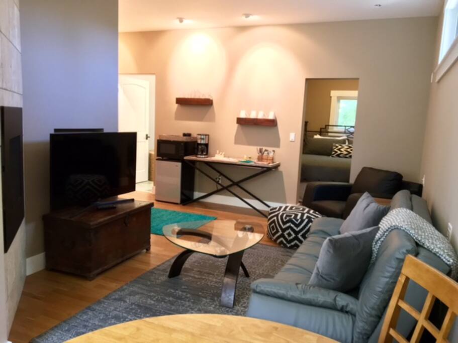 King Suite Living Room w/Bedroom Visible